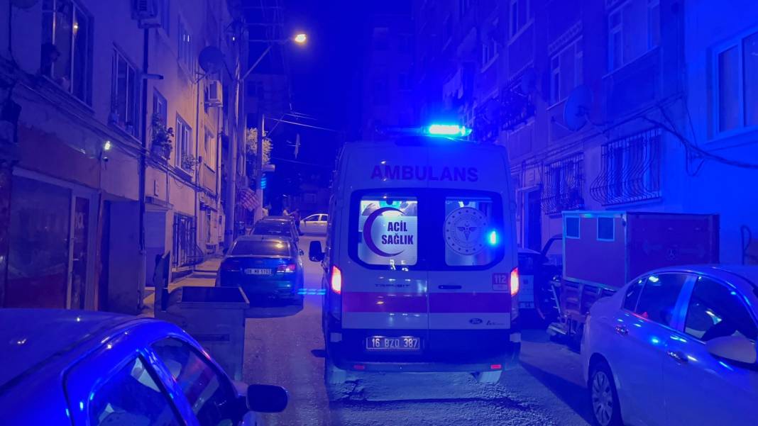 Önce annesini sonra kendisini bıçakladı! 1